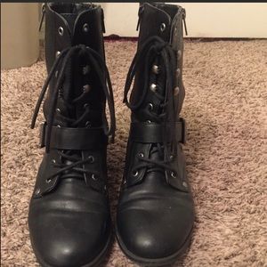 Combat boots